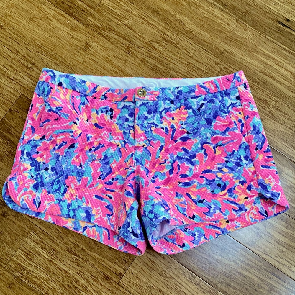 EUC LILLY PULITZER SHORTS SIZE 4 - slight stretch & beautiful textured fabric